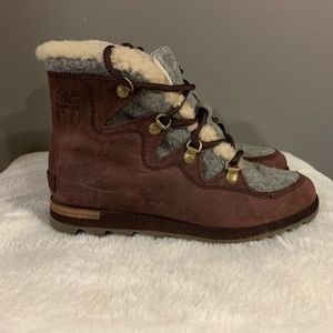 Women's Sorel Sneakchic Maroon Leather Shearling Lined Wedge Ankle Boots 7.5